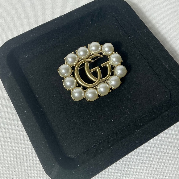 Gucci Gold Vintage GG Brooch - Picture 2 of 3